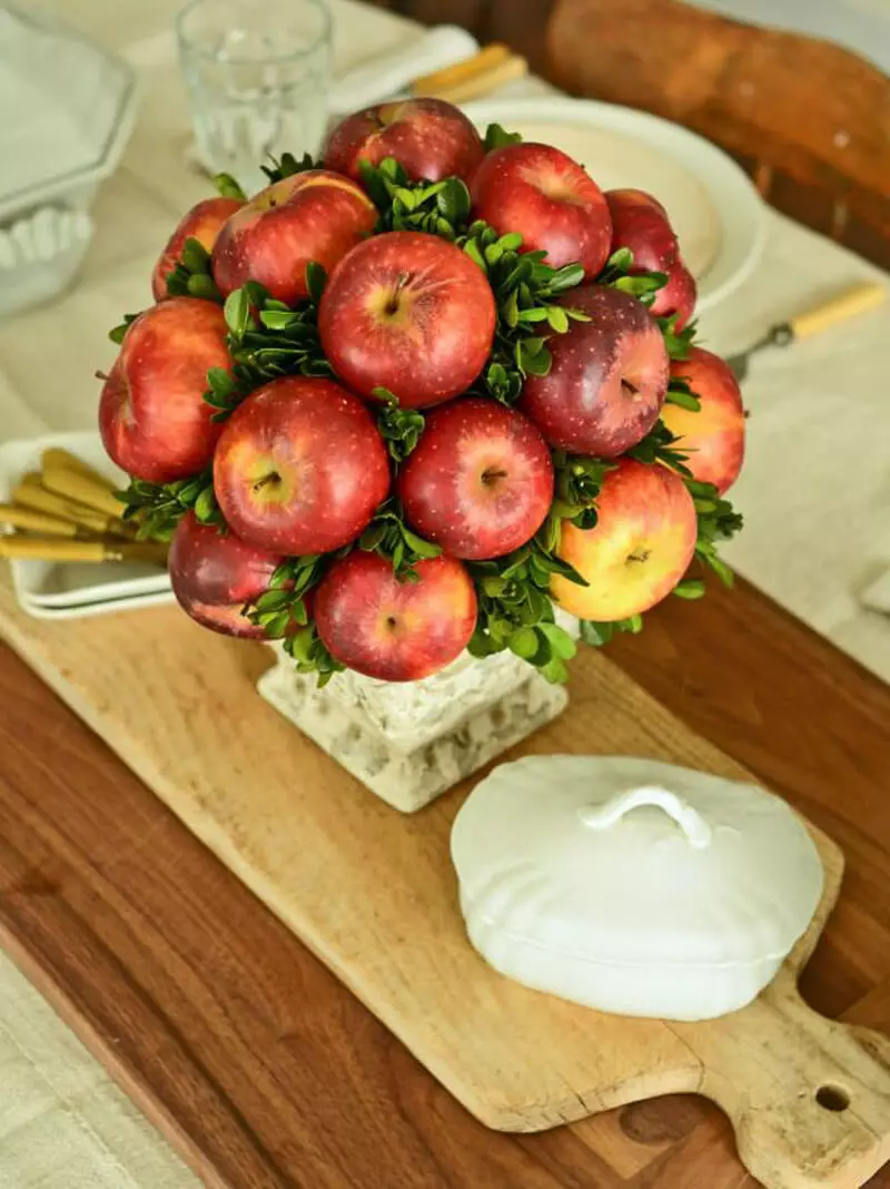 Bouquets на јаболка (43 фотографии): Како да ги направите со свои раце чекор по чекор на јаболка и бои почетници? Есен букет на јаболка со лимон и мандарини, со портокали и други плодови 26647_9