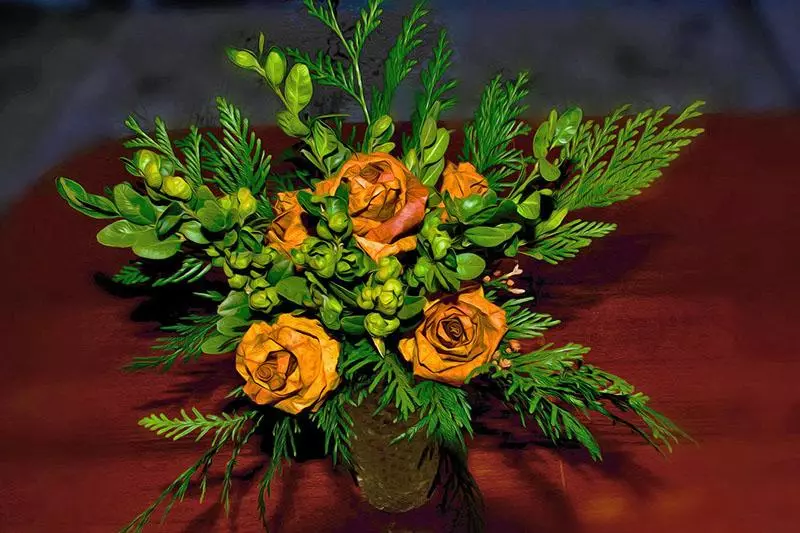 Букети з кленового листя своїми руками (39 фото): як покроково зробити квіти з листя по майстер-класу? Красиві осінні троянди з листя поетапно. Як зібрати з них букет? 26650_36