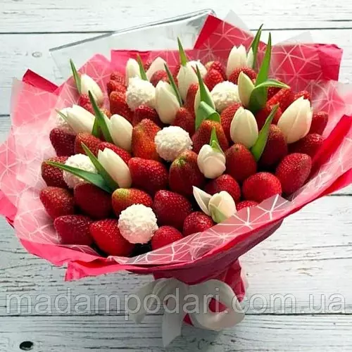 ផ្កានៃការ strawberry (36 រូបថត): របៀបដើម្បីធ្វើឱ្យ strawberry ក្នុងសូកូឡានៅក្នុងភួងនៃដៃរបស់អ្នកជាការបោះជំហានដោយជំហាន? តើធ្វើដូចម្តេចដើម្បីធ្វើឱ្យភួង strawberry មួយនៃ strawberries និងពណ៍? 26653_11