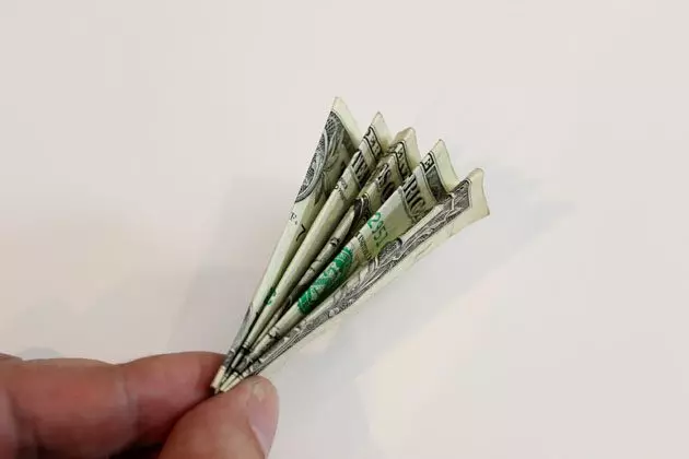 Bouquet of money: How to make flowers from bills with your own hands on step-by-step instructions beginners? Monetary Bouquets Birthday Birthday 26664_42