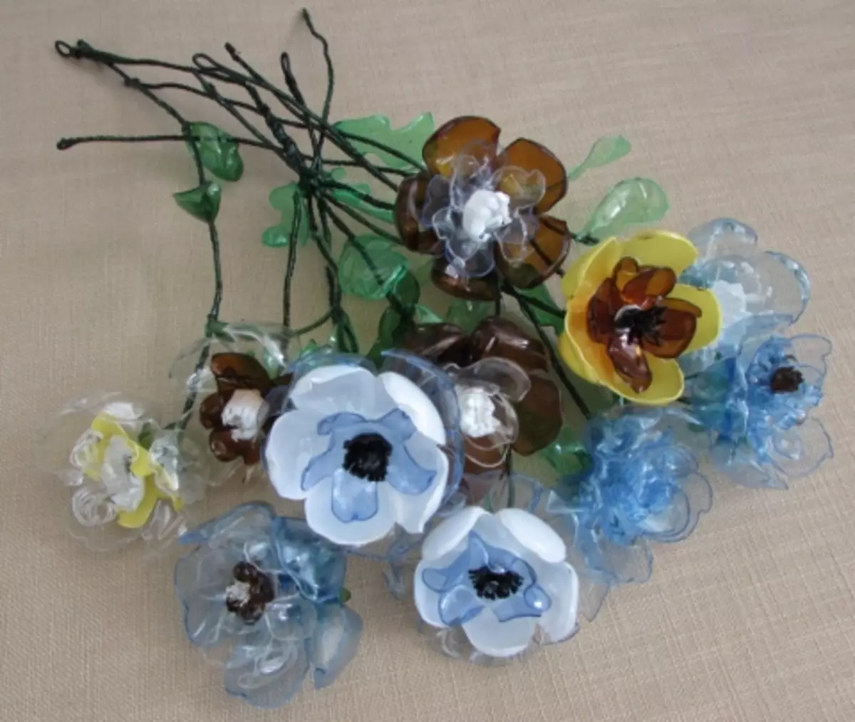Цветы из полиэтиленовых паеток