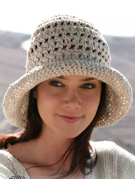 Moterų Panama (74 nuotraukos): vasaros modeliai moterims, megzti Panama skrybėlės vasarą 2021 2666_37