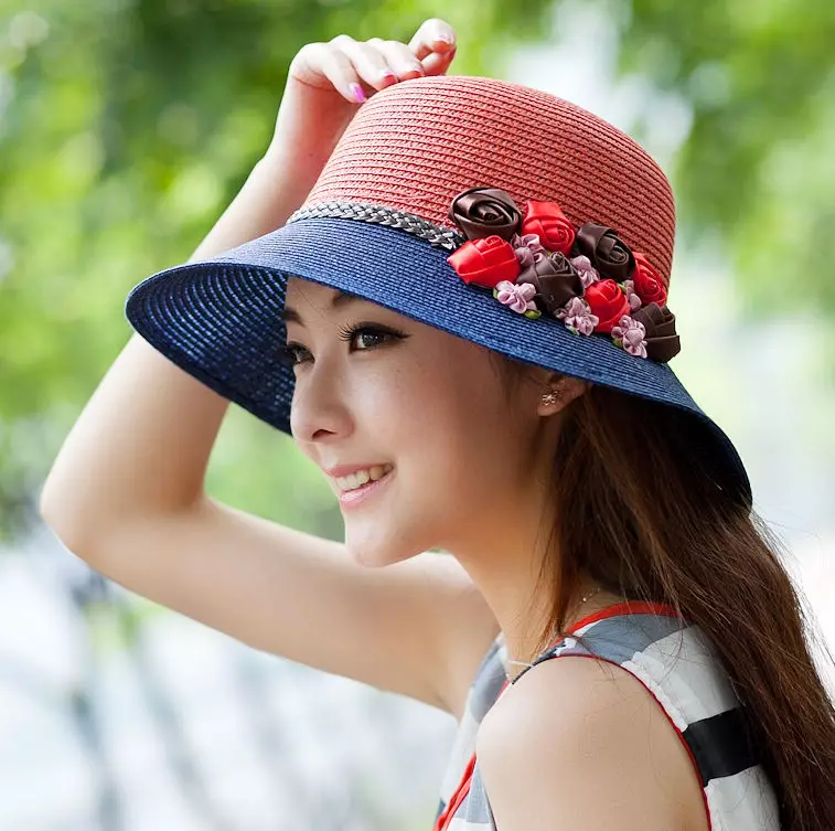 ผู้หญิงปานามา (74 รูป): รุ่นฤดูร้อนสำหรับผู้หญิง, หมวกปานามาถักสำหรับฤดูร้อน 2021 2666_53