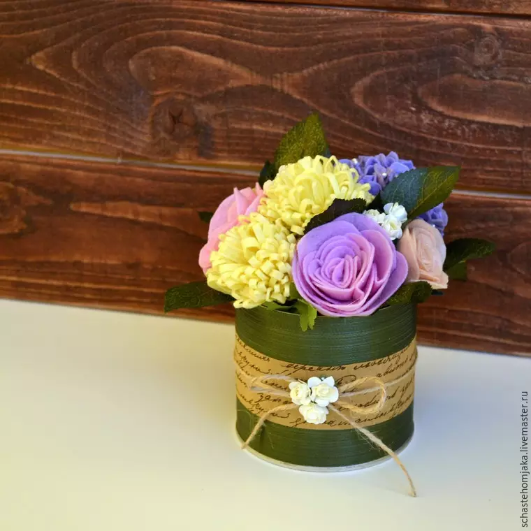 Квіти з фетру своїми руками (52 фото): як зробити букет покроково початківцям по майстер-класу? Об'ємні квіти для брошки 26675_52