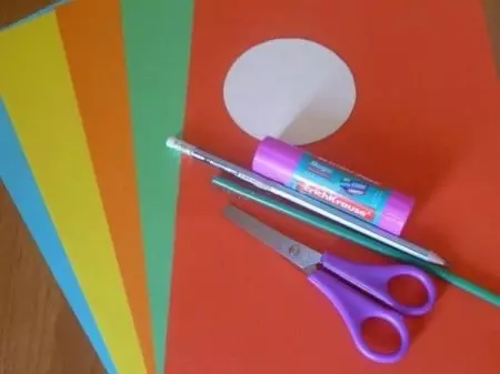 DIY «Umbrella» թղթից. Աշնանային տերեւներով գունավոր թուղթ `իրենց ձեռքերով եւ երեխաների համար այլ ծրագրերով: Ծավալային հովանոց Ստեփագա 26685_4
