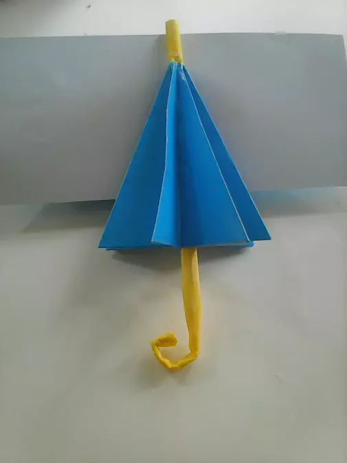 DIY“傘”從紙上：從彩色紙與秋葉用自己的手和其他兒童應用。體積傘雀奶傘 26685_47
