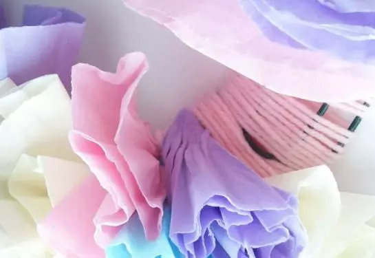 Vòng hoa giấy: Làm thế nào để làm một cái đầu của dây leo giấy bằng tay của chính bạn? Vòng hoa từ giấy sóng và màu, trong kỹ thuật origami 26689_5