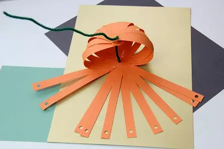 Volumetric crafts from paper: Autumn figures with their own hands. Pumpkin for children from colored paper, mushrooms and flowers. How to make an apple on the topic of autumn? Other ideas 26695_16