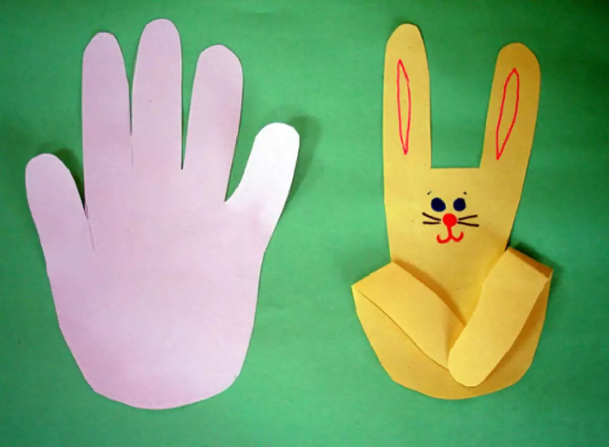Håndverk fra papir og papp: Barnas lys håndverk gjør det selv for barn i grunnskolen. Hvordan lage timer og hva andre vakre vanlige håndverk kan gjøres? 26704_35