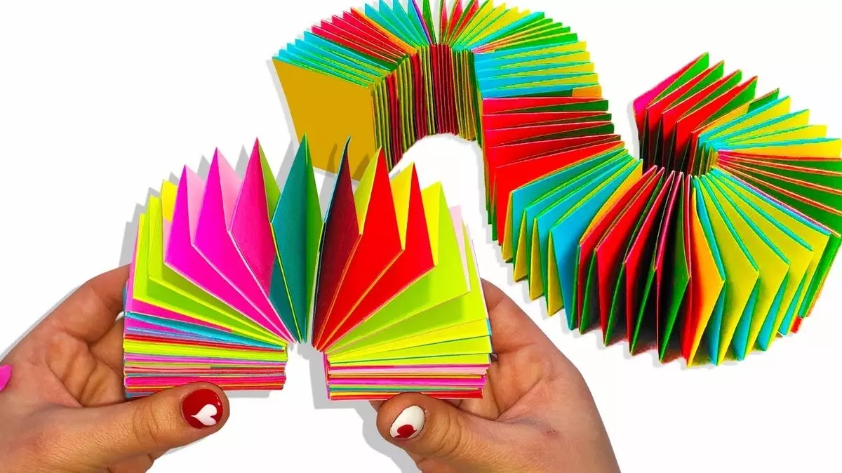 Ako urobiť Antistress z papiera? Origami-hračka to urobte sám. Ako ľahké urobiť papier proti stresu transformátor? Smiať sa a hada stupňov 26709_3