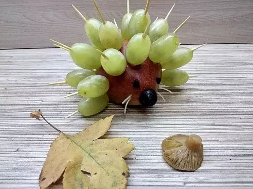梨から工芸：装飾梨から秋の工芸品は、それを自分で行います。何が幼稚園のために、学校のために行うことができますか？人間と他のアイデア 26712_16