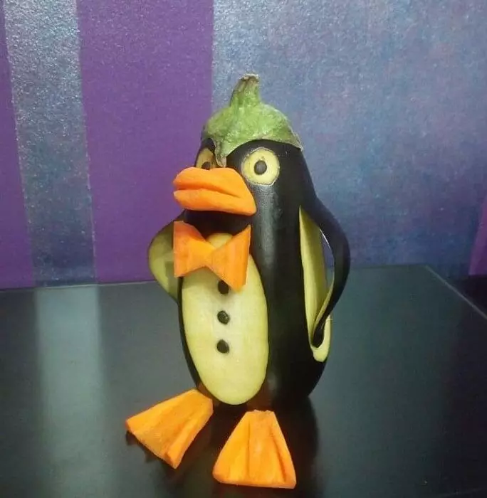 Penguin daga eggplant (hotuna 30): yadda ake yin mai rarrafe tare da hannuwanku a mataki na juna a mataki gwargwadon umarnin? Ta yaya za a yanke penguin don matakan makaranta? 26715_19