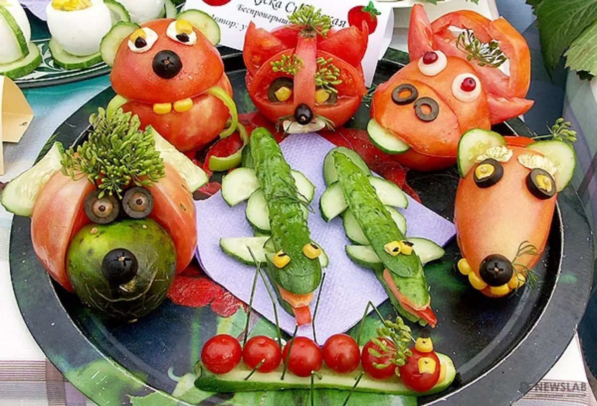 Handwierklech aus Tomaten: Green Tomate Caterpillar fir Spillschoul mat hiren eegenen Hänn, ladybugs fir Schoul, Hierscht handwierklech aus cerisen 26727_5
