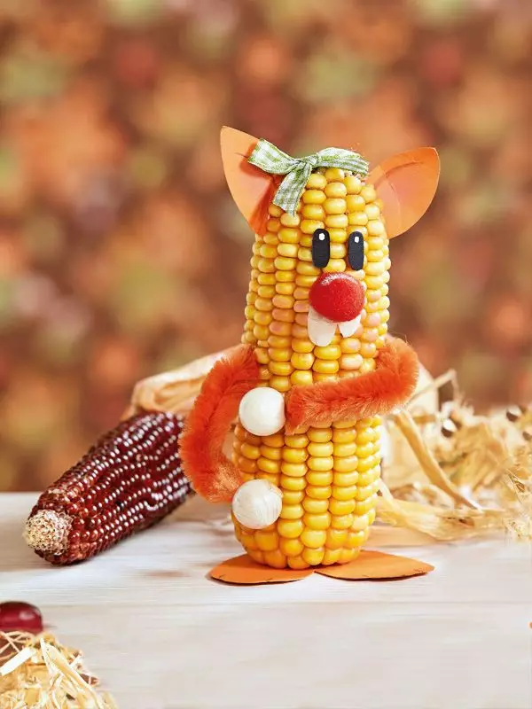 Corn crafts (44 litrato): alang sa kindergartern ug mga eskwelahan, mga bata-bata ug mga crafts sa hilisgutan sa tingdagdag sa ilang kaugalingon nga mga kamot gikan sa cob ug mais dahon 26737_14