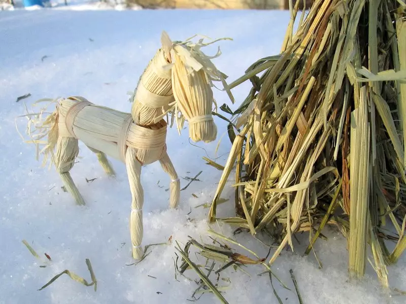 Corn Crafts (44 bilder): For barnehager og skoler, minions og håndverk på høsten med egne hender fra cob og maisbladene 26737_23