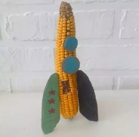 Corn Crafts (44 bilder): For barnehager og skoler, minions og håndverk på høsten med egne hender fra cob og maisbladene 26737_26
