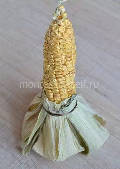 Corn crafts (44 mga larawan): para sa mga kindergarten at mga paaralan, minions at crafts sa paksa ng taglagas na may kanilang sariling mga kamay mula sa mga dahon ng cob at mais 26737_39