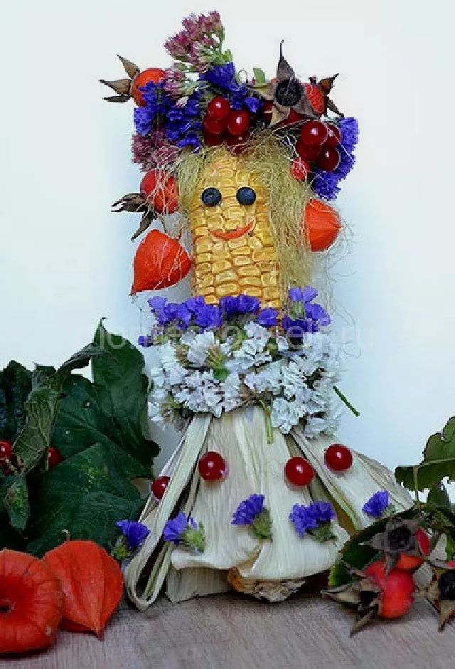 Изделия от царевица (44 снимки) за детска градина и училище, слуги и занаяти по темата за есента с ръцете и ушите на царевица листата си 26737_44