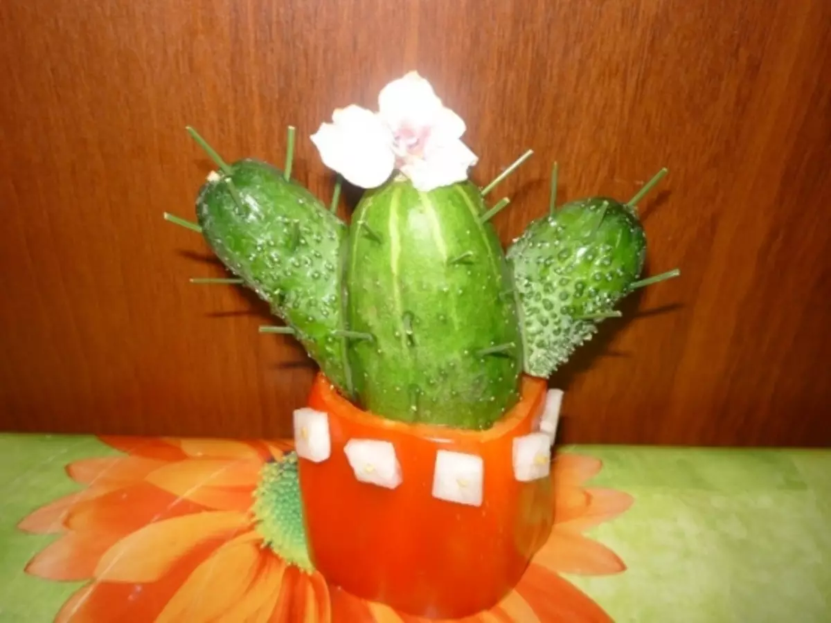 Cactus z okurků (31 fotek): Jak se prolézat do mateřské školy na téma podzim s párátkami v hrnci? Jednoduché pití 26740_17