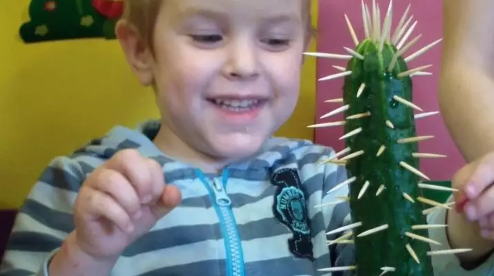 Cactus dari timun (31 photos): bagaimana untuk membuat merangkak ke dalam tadika pada topik musim luruh dengan pencungkil gigi dalam periuk? Mudah minum 26740_23