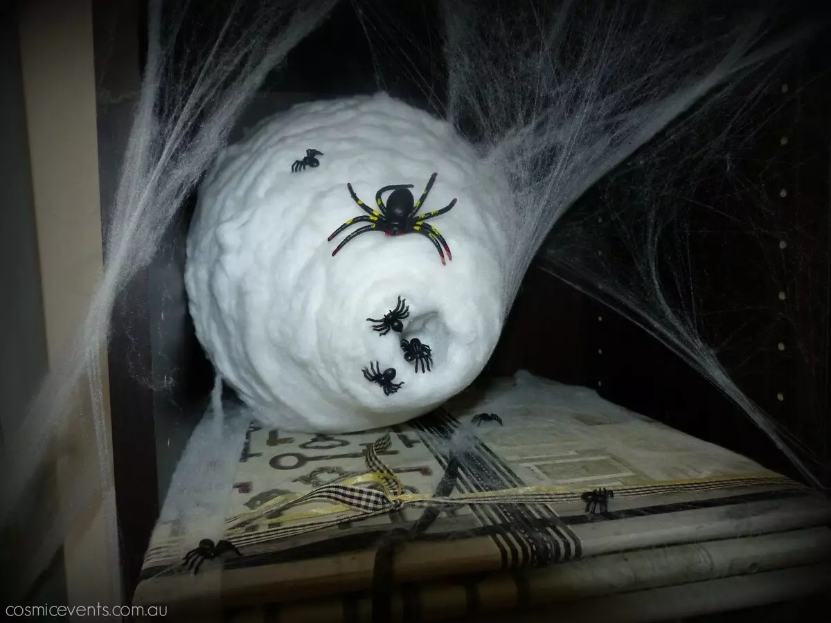 Spider newebhu paHalloween: Maitiro ekuita spider nemaoko ako pachako? Webhusaiti sarudzo kubva kuGauze uye tambo, dzimwe pfungwa 26744_2