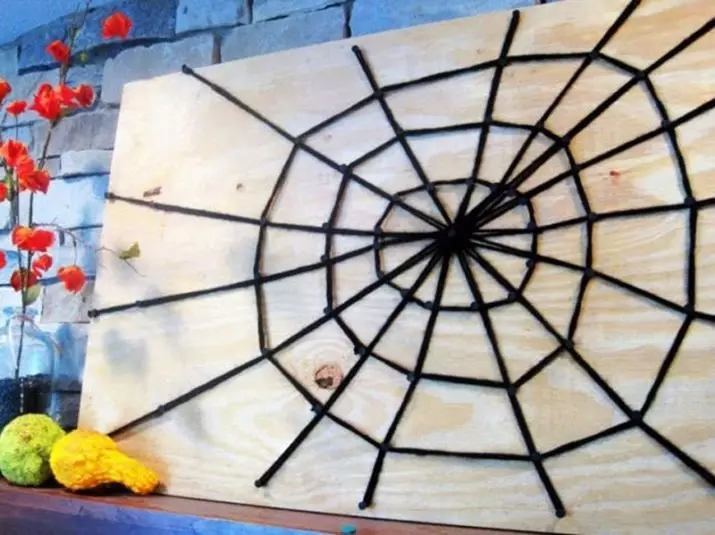 Aranha e Web no Dia das Bruxas: Como fazer uma aranha com suas próprias mãos? Opções do site de gaze e fios, outras ideias 26744_27