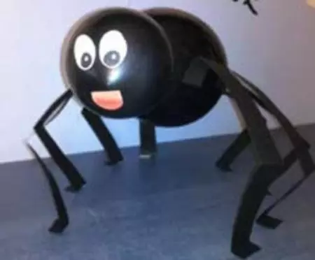 العنكبوت وعلى شبكة الإنترنت على هالوين: كيفية جعل العنكبوت بيديك؟ خيارات الموقع من الشاش والخيوط والأفكار الأخرى 26744_8