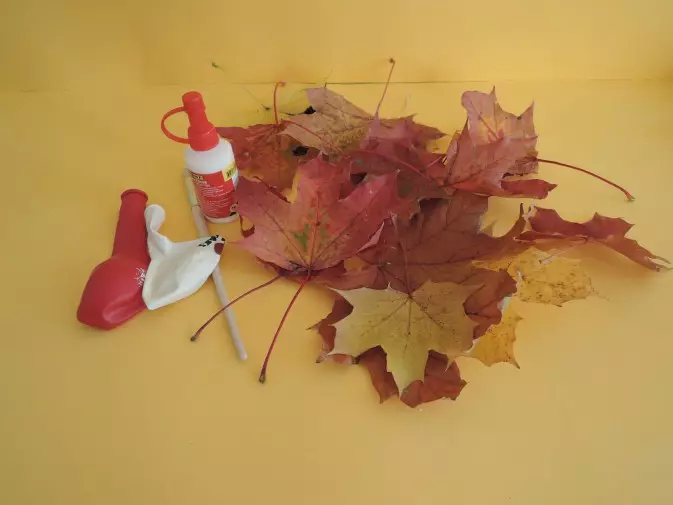 秋の職人「花瓶」：ガラス缶やその他の学校へのトピック「秋」の幼稚園の葉からの花と花瓶 26755_5