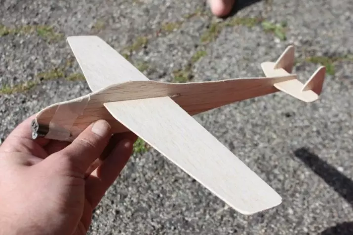 Repülőgép rétegelt lemezből: A modellek rajzai. Hogyan lehet a repülőgép elrendezését egy kirakós és lézerrel csinálni? 26795_2