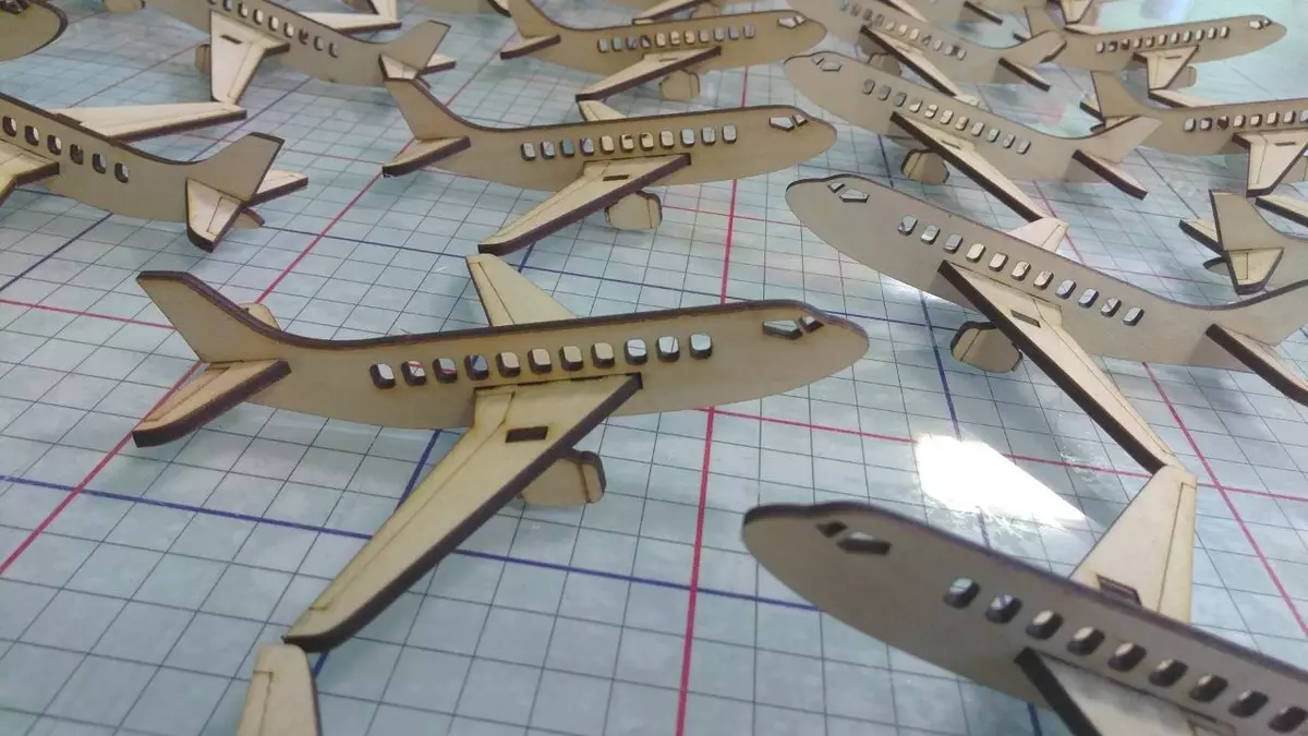 Repülőgép rétegelt lemezből: A modellek rajzai. Hogyan lehet a repülőgép elrendezését egy kirakós és lézerrel csinálni? 26795_20