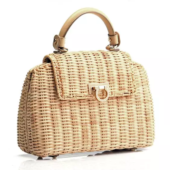 Awọn baagi Wicker (Awọn fọto 74): Awọn awoṣe ni irisi agbọn alakipẹ 2679_6