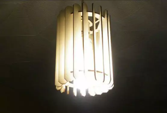 Лампе од иверице (29): како направити ноћну лампу са својим рукама? Цртежи за пиће лампе. Лампе-кућа и други модели 26801_20
