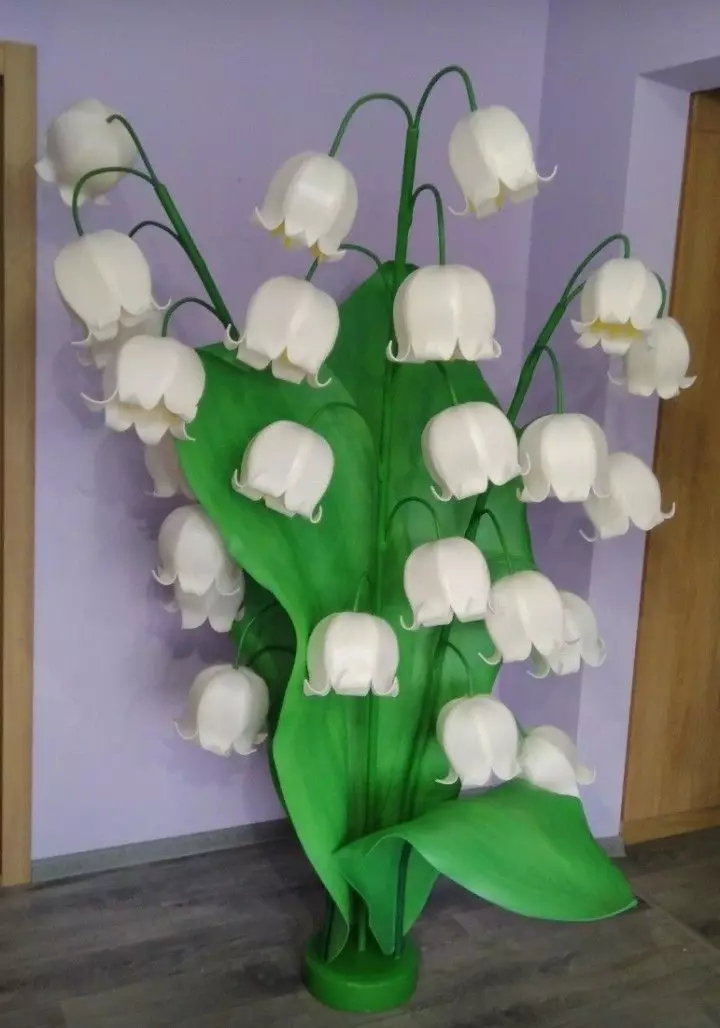 Lampada Izolone (52 foto): la master classe di bouquet sul soffitto con le loro mani, luce del comodino sotto forma di un unicorno, tulipano, cesti con iris e altre opzioni 26802_36