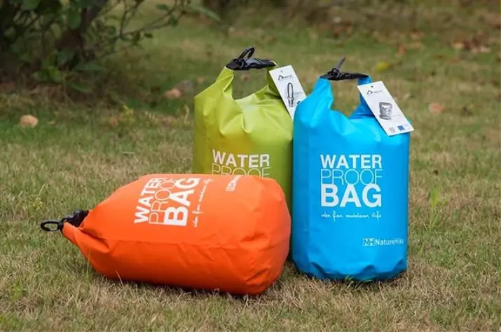 Waterproof Bag (16 mga larawan): Sealed Models para sa Swimming, Telepono, Backpacks 2682_14