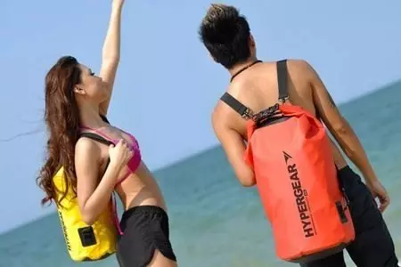 Bolsa impermeable (16 fotos): modelos sellados para nadar, teléfono, mochilas 2682_2