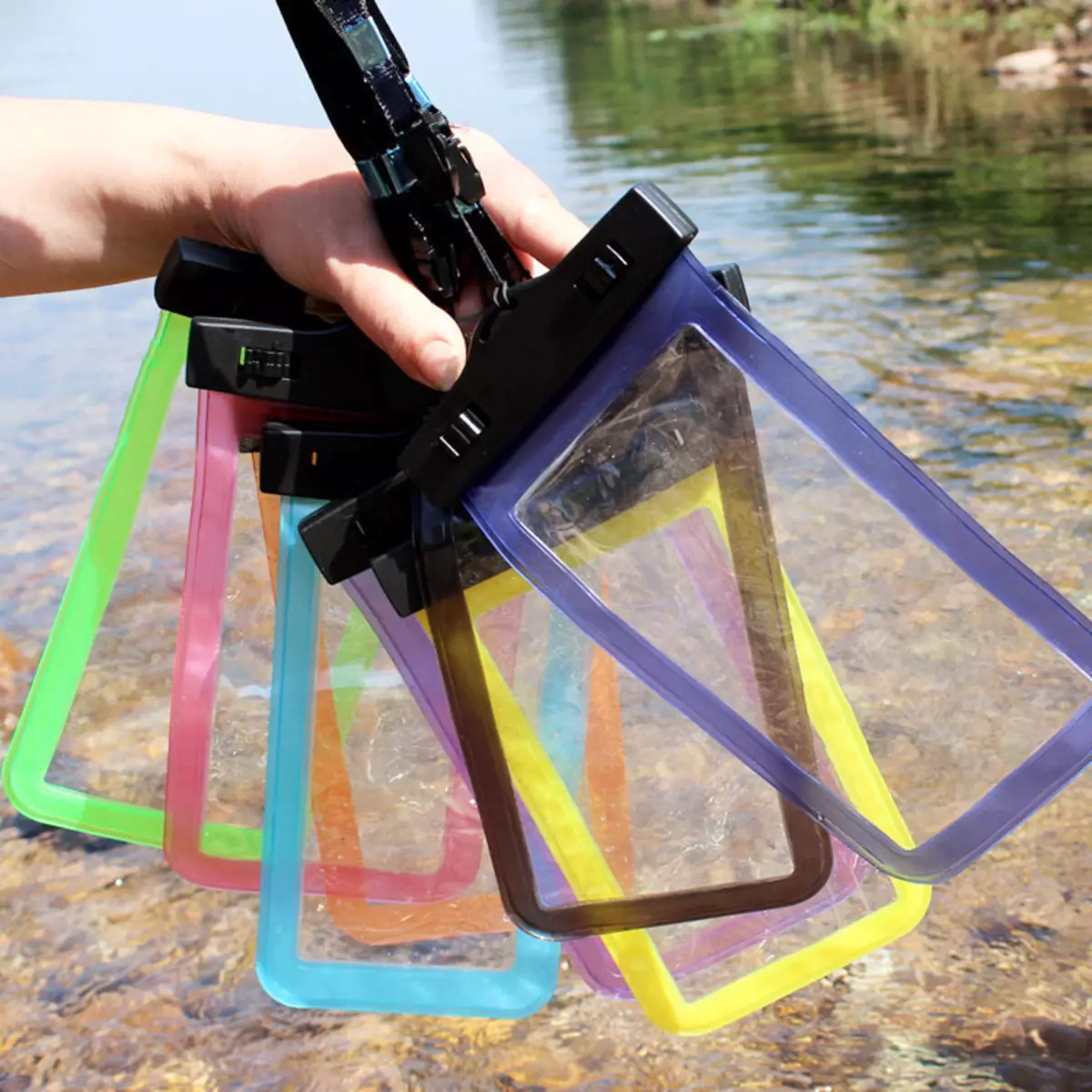 Bolsa impermeable (16 fotos): Modelos selados para natación, teléfono, mochilas 2682_8