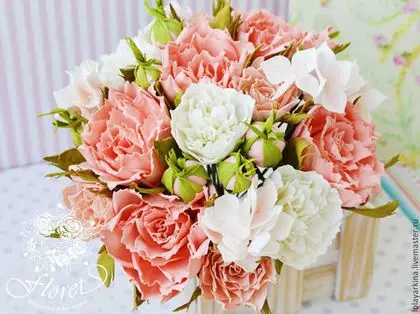 ດອກໄມ້ຈາກ Foamyran (103 ຮູບ): ຫ້ອງຮຽນແມ່ບົດສໍາລັບການເຮັດດ້ວຍມືຂອງທ່ານເອງໃນແມ່ແບບ. ວິທີການເຮັດ bouquets handmade ຂັ້ນຕອນໂດຍຂັ້ນຕອນ? 26831_37