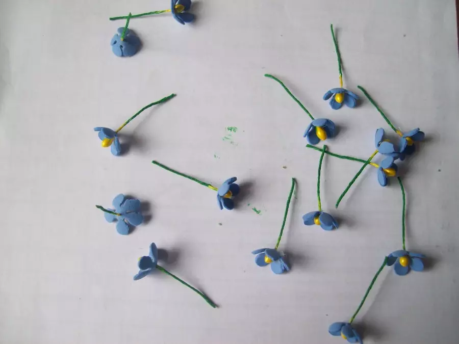 Flores de Foamyran (103 fotos): clase mestra para facer coas súas propias mans sobre modelos. Como facer ramos feitos a man paso a paso? 26831_73