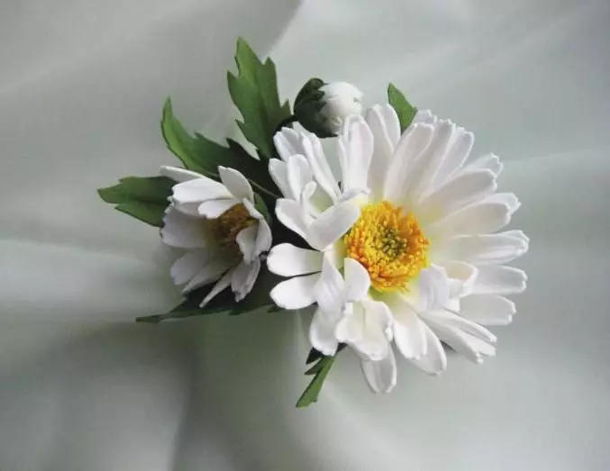 Blommor från Foamyran (103 foton): Master Class för att göra med egna händer på mallar. Hur man gör handgjorda buketter steg för steg? 26831_78