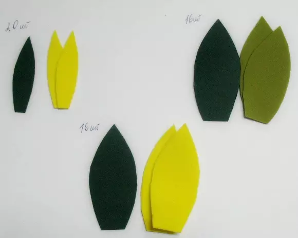 Цветя от фуамиран (103 снимки): майстор клас за създаване със собствени ръце на шаблони. Как да направите ръчно изработени букети стъпка по стъпка? 26831_81