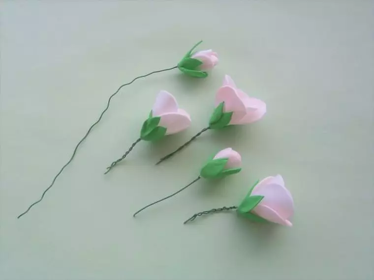 Foamyran'dan çiçekler (103 fotoğraf): Şablonlar üzerinde kendi ellerinizle yapmak için ana sınıf. El yapımı buketleri adım adım nasıl yapılır? 26831_95