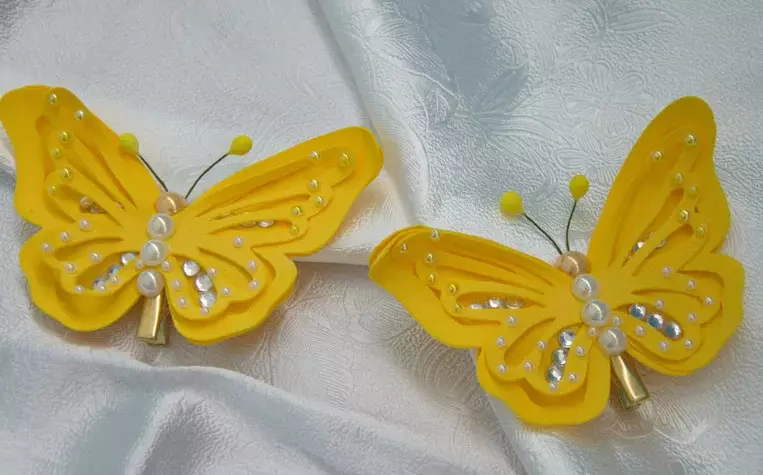 Farfalle da Foamiran (32 foto): i modelli fanno da te stesso e schemi passo-passo. Come renderli dal foamiraman malvagio su stencil? 26842_3
