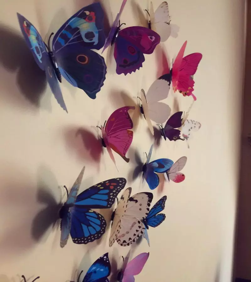 Butterflies nga Foamiran (32 foto): Templates Bëni atë vetë dhe skemat hap pas hapi. Si t'i bëni ata nga shkuma e ligë në stencil? 26842_8