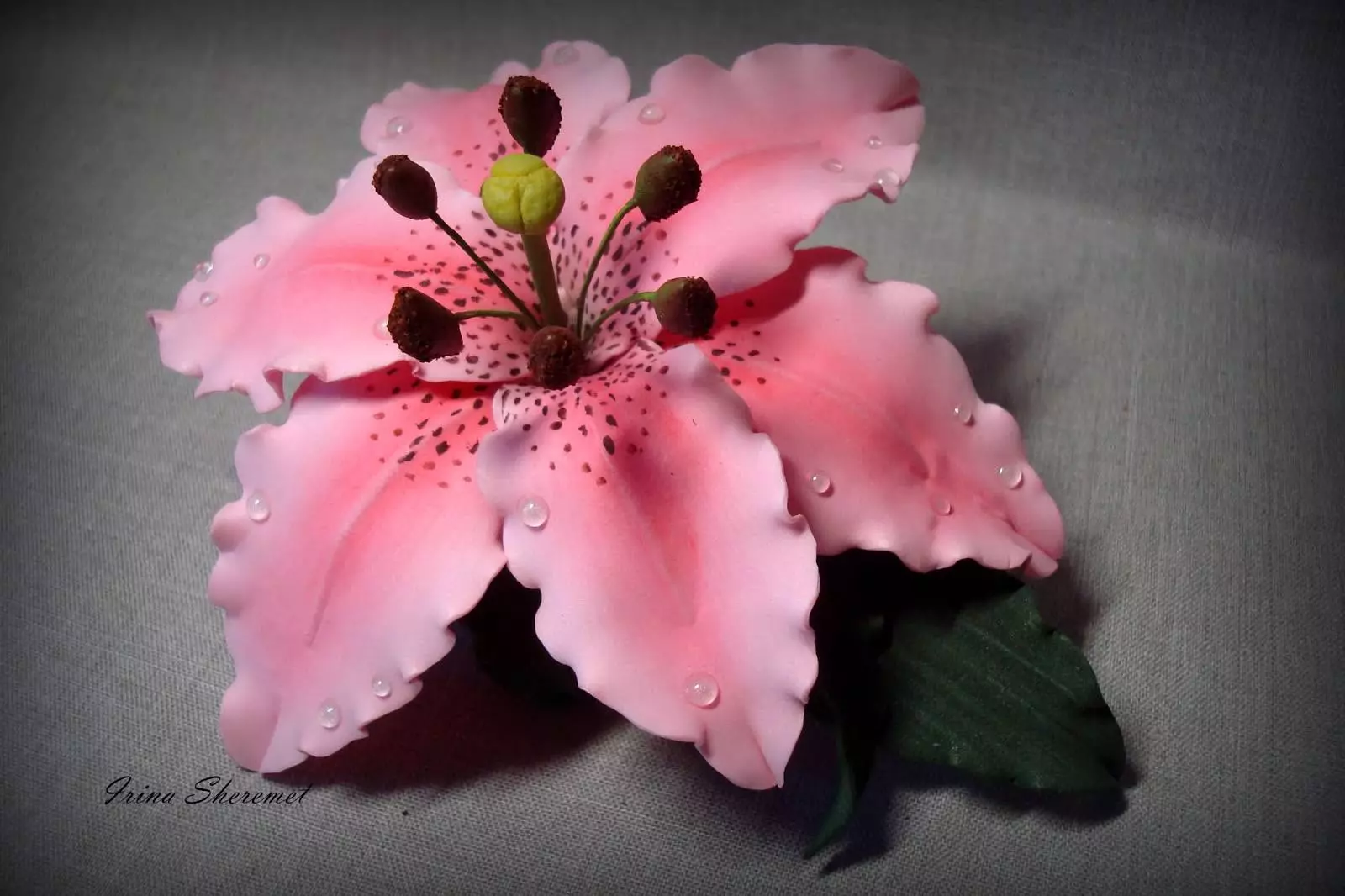 Ljiljani iz Foaamuran (59 fotografija): Korak-po-korak majstori za početnike, učinite to sami predloške. Kako napraviti cvijet? 26844_3