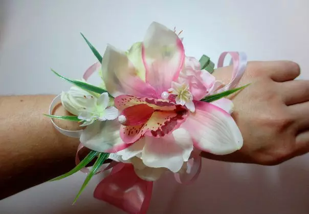 Ljiljani iz Foaamuran (59 fotografija): Korak-po-korak majstori za početnike, učinite to sami predloške. Kako napraviti cvijet? 26844_58