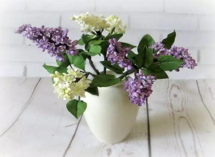 Lilac ຈາກ Foamiran: ວິທີການເຮັດໃຫ້ຕົວທ່ານເອງໃນຫ້ອງຮຽນແມ່ບົດຂັ້ນຕອນໂດຍການເປັນແມ່ບົດກັບແມ່ແບບ? ການຜະລິດດອກໄມ້ຈາກ Marshmallow ແລະ Phoamira ອື່ນໆ 26853_25