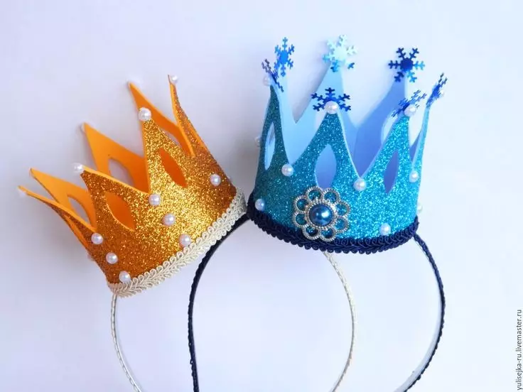 Corona de Foamiran: patróns para corte, tornalos sobre o hairpin e marco con súas propias mans a partir do Foamiran cun brillo, tiara para nenas 26856_3