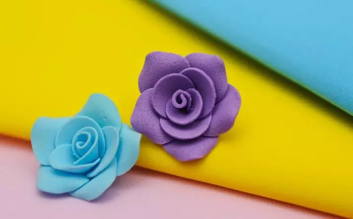 Little Flowers from Foamiran (38 photos): Make small flowers with your own hands on templates, detailed master class with a step-by-step description 26857_3