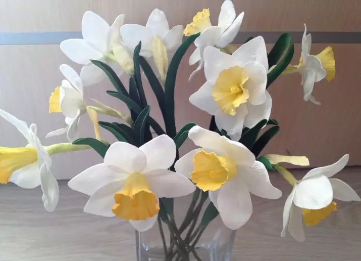 Narcissus FoamyRan: malleja ja master-luokka. Kuinka tehdä suuria ja muita kukkia omalla kädet askel askeleelta? 26861_28