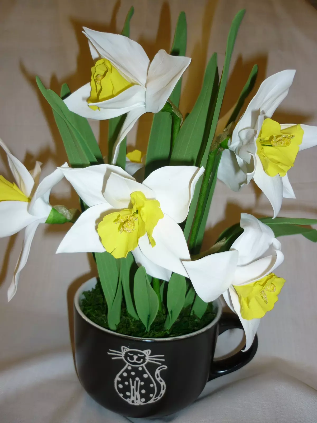 Narcissus FoamyRan: malleja ja master-luokka. Kuinka tehdä suuria ja muita kukkia omalla kädet askel askeleelta? 26861_3